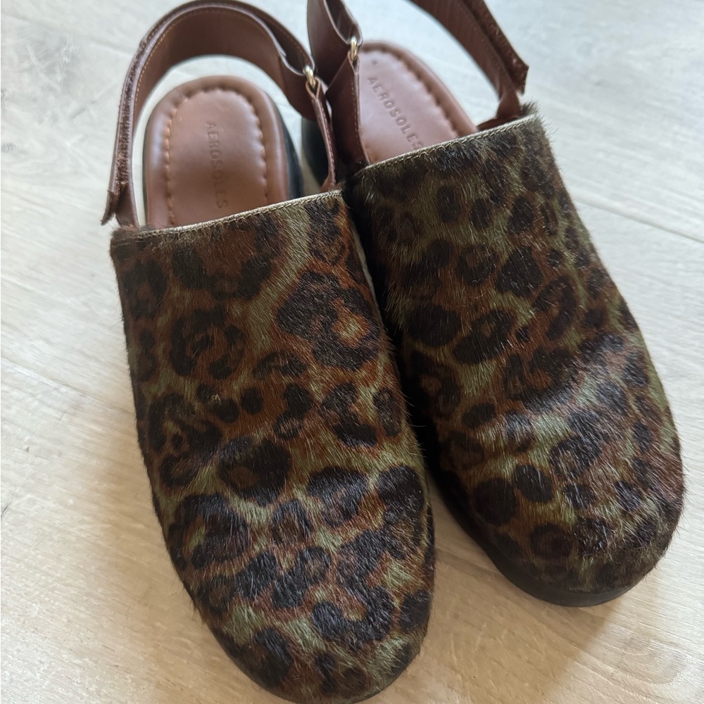 Aerosoles green cheetah clogs, size 10.5